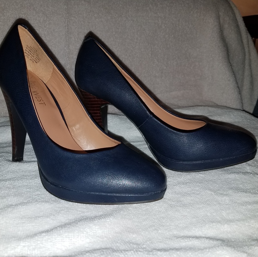 Nine West 5 1/2 Navy Blue Heels